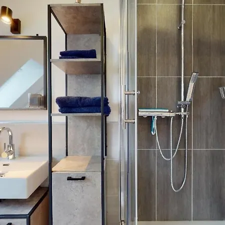 Urgemutliche Maisonnette Mit Klimaanlage Im Schlafbereich アパート ビーレフェルト