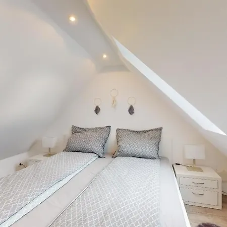 Urgemutliche Maisonnette Mit Klimaanlage Im Schlafbereich ビーレフェルト